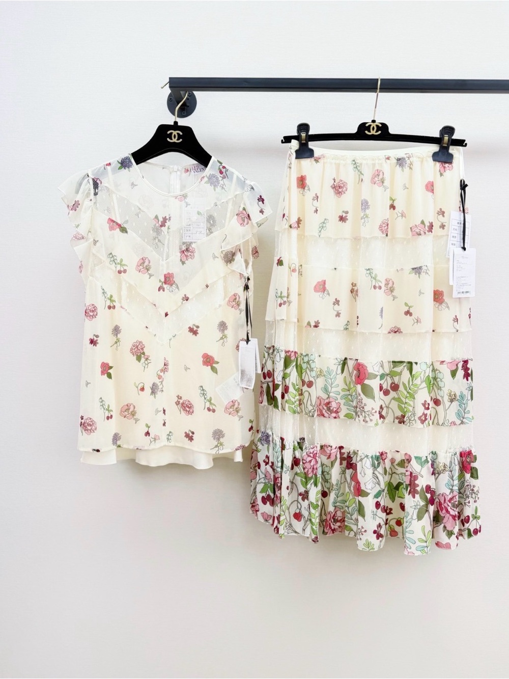 🚩steal RED Valentino Cream Floral Ruffle Blouse & Tiered Skirt Set